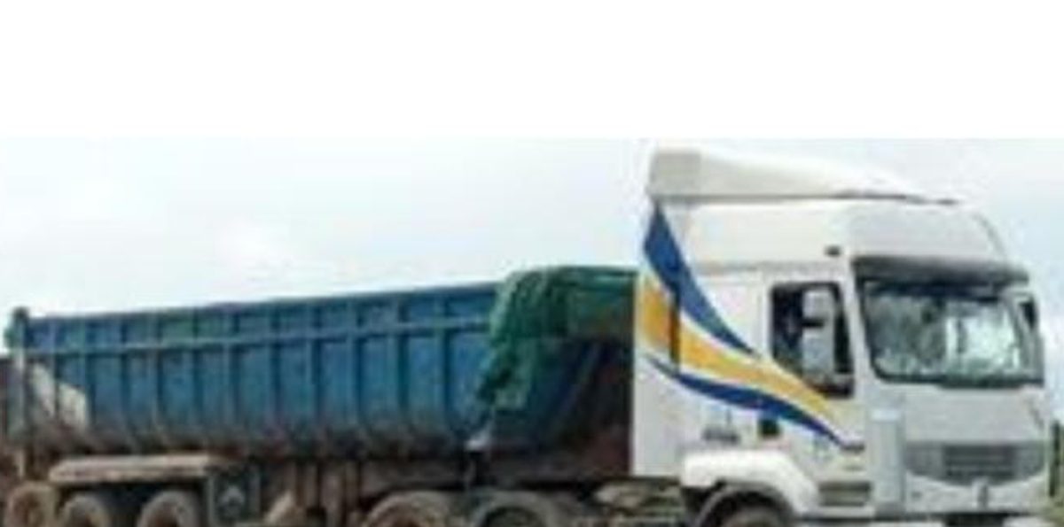 Camion de SB-S Group en mission transport