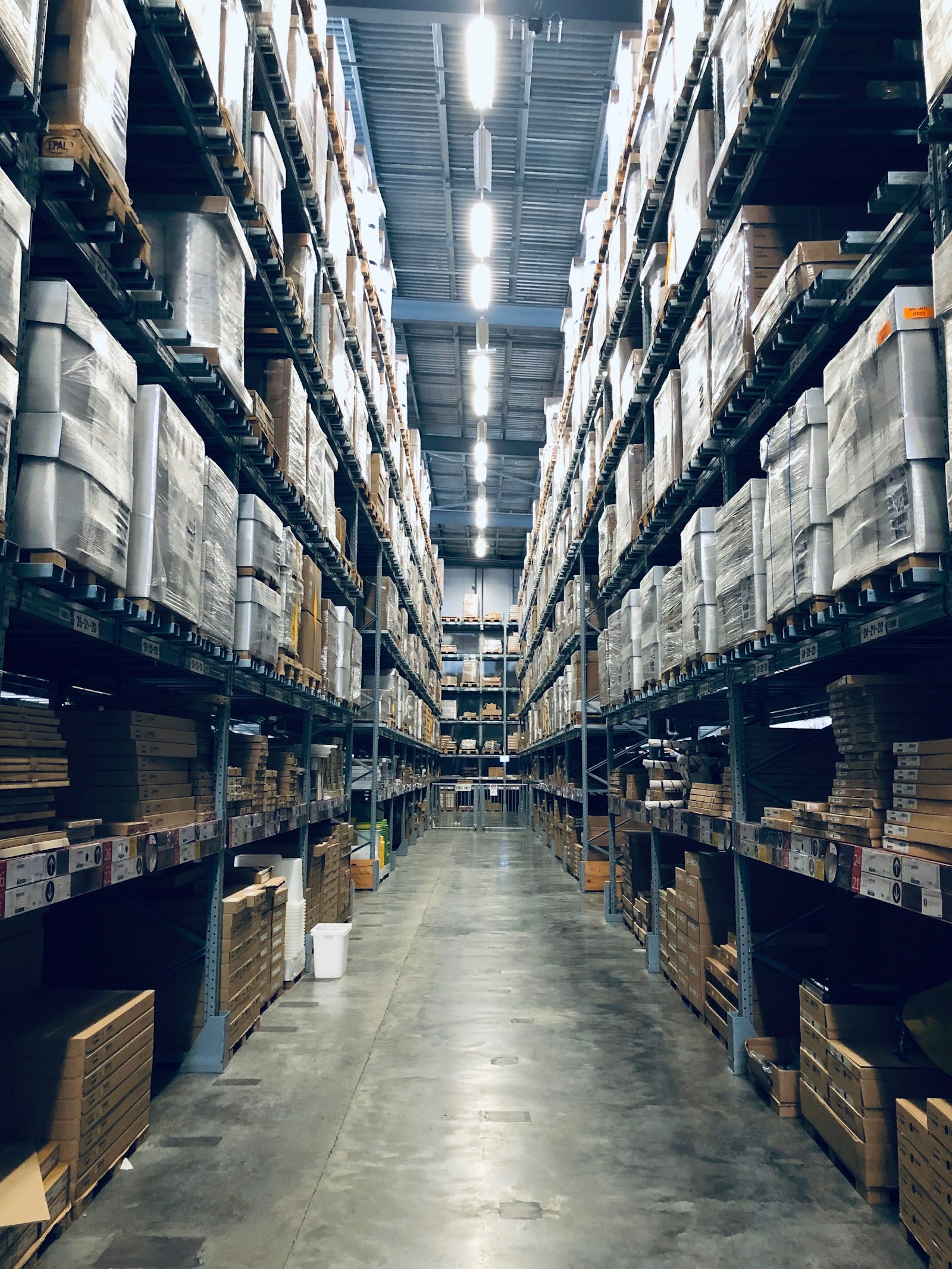 Entrepôt de stockage et distribution matériaux — PGT Sénégal