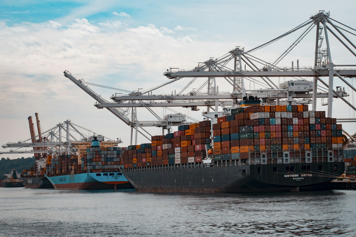 Déchargement de navire porte-conteneurs au Port de Dakar