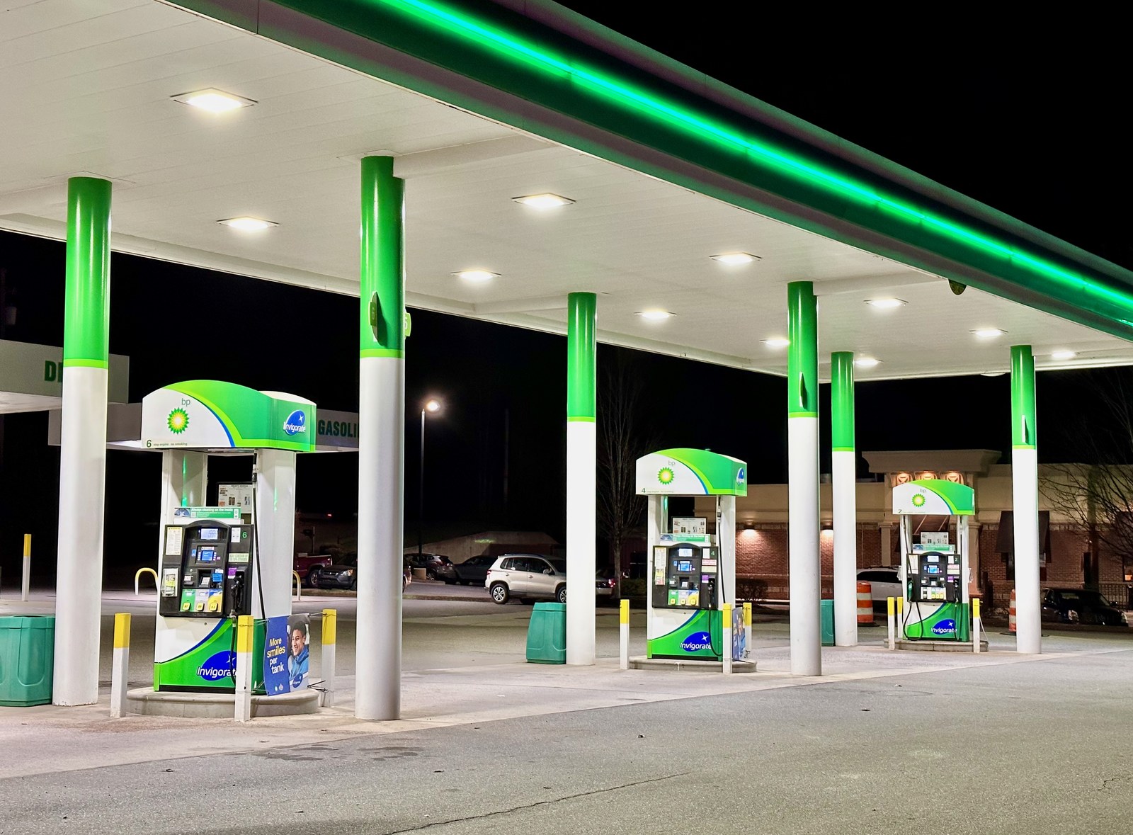Auvents métalliques et charpentes stations-service (VIVO Energy / Shell)