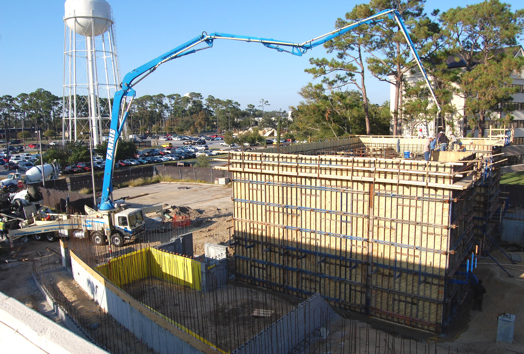 Coulage de béton par pompage sur chantier industriel — SB-S Group