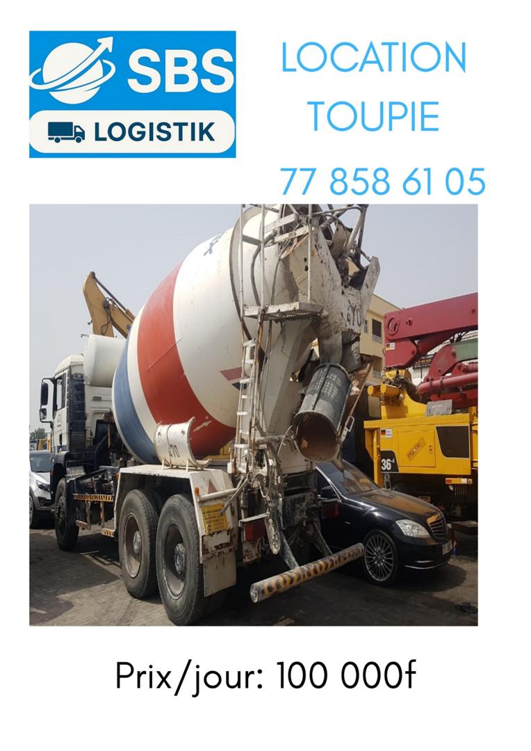 Camion toupie malaxeur — transport béton prêt à l'emploi