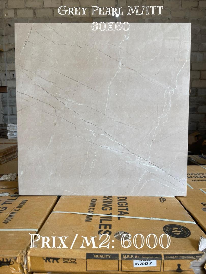 Carreaux — échantillon showroom P2M Mbao