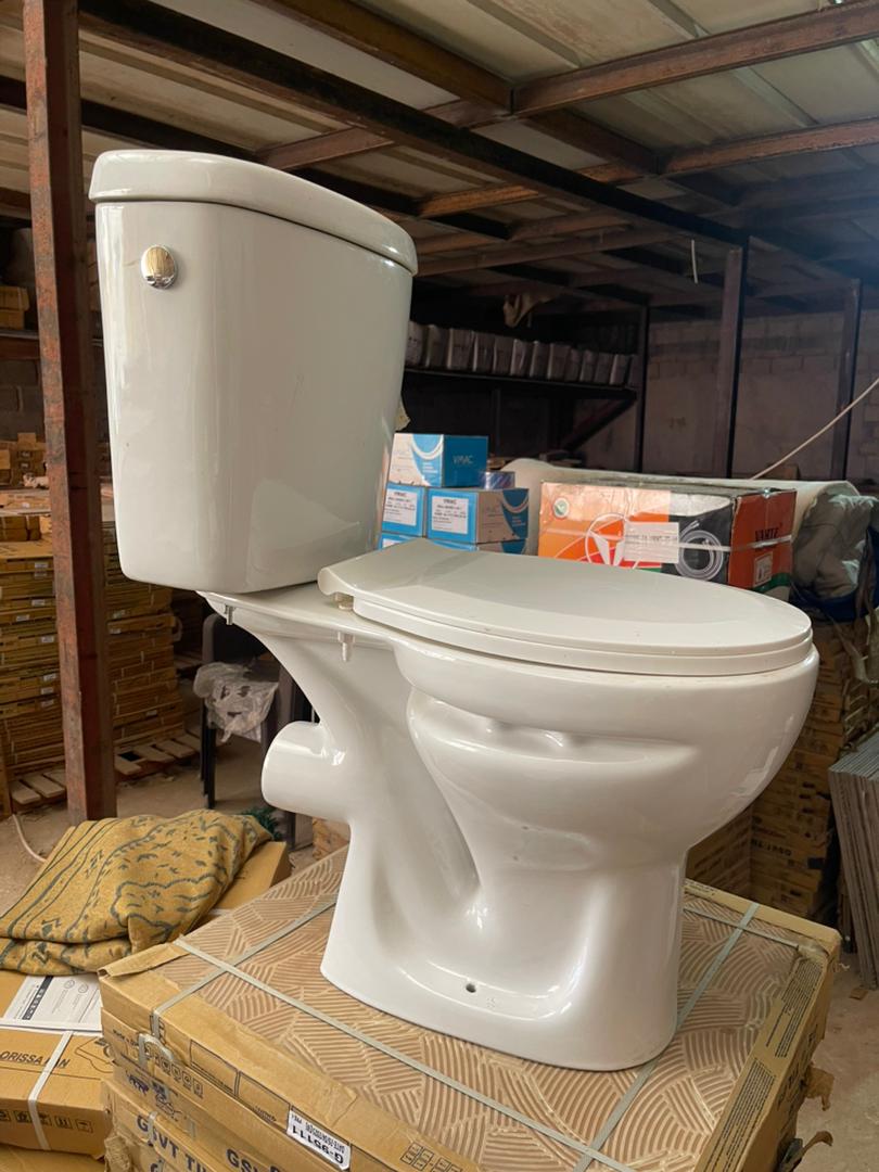 Pack WC au sol complet avec réservoir et abattant