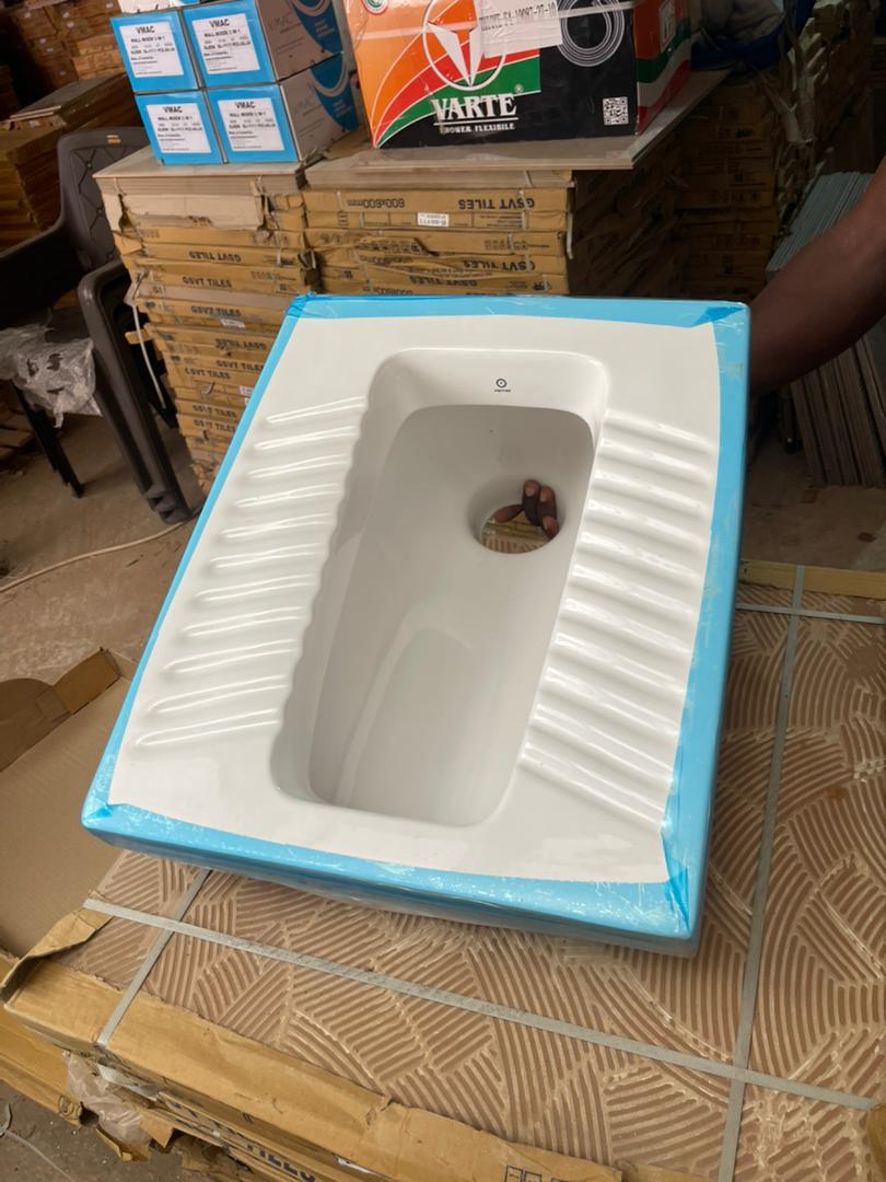WC à la turque (chaise turque) — céramique blanche