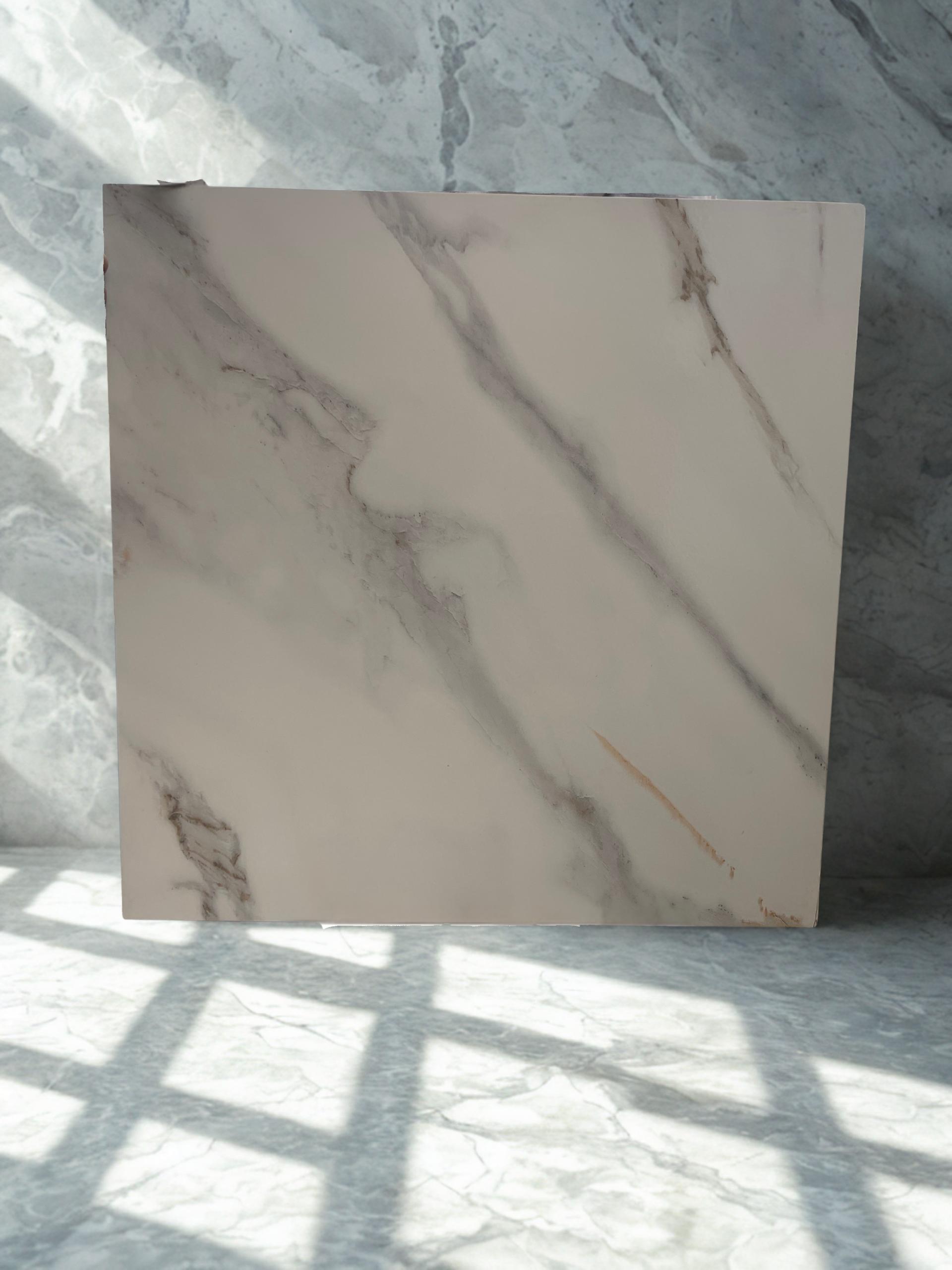 Carrelage imitation bois chêne naturel — showroom Mbao